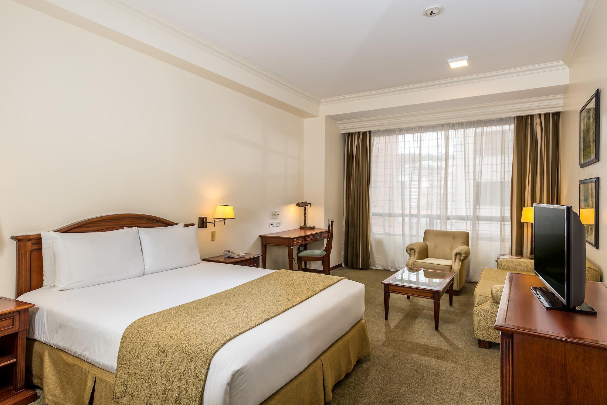 Dann Carlton Quito — 10
