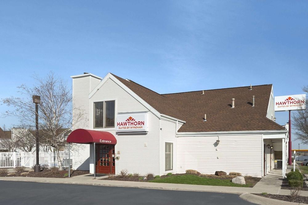Hawthorn Suites by Wyndham Fort Wayne — 1