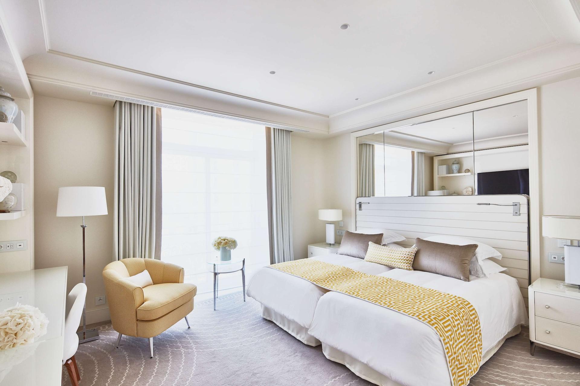 Hotel Martinez 6684 — 8
