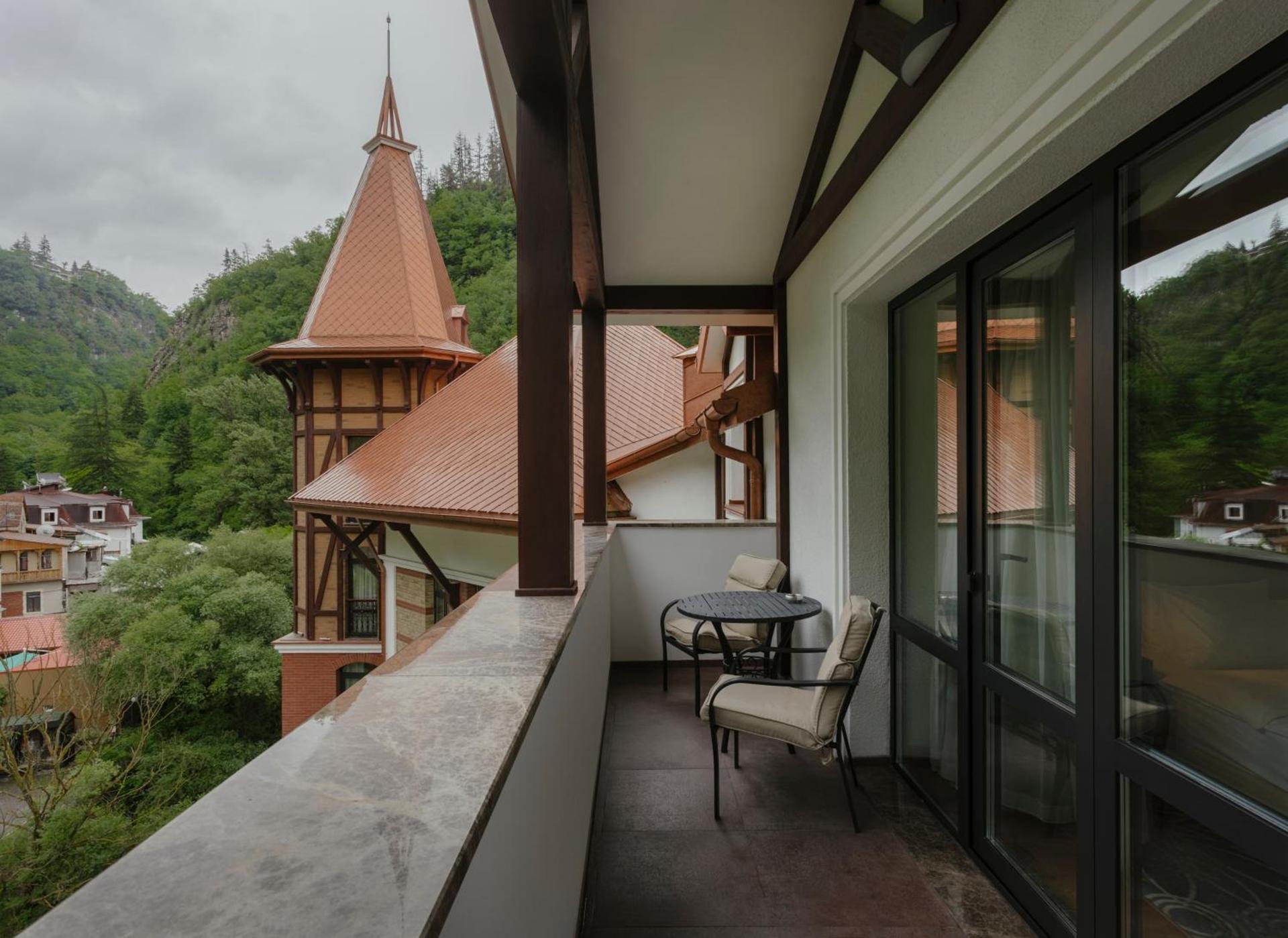 CROWNE PLAZA BORJOMI — 1