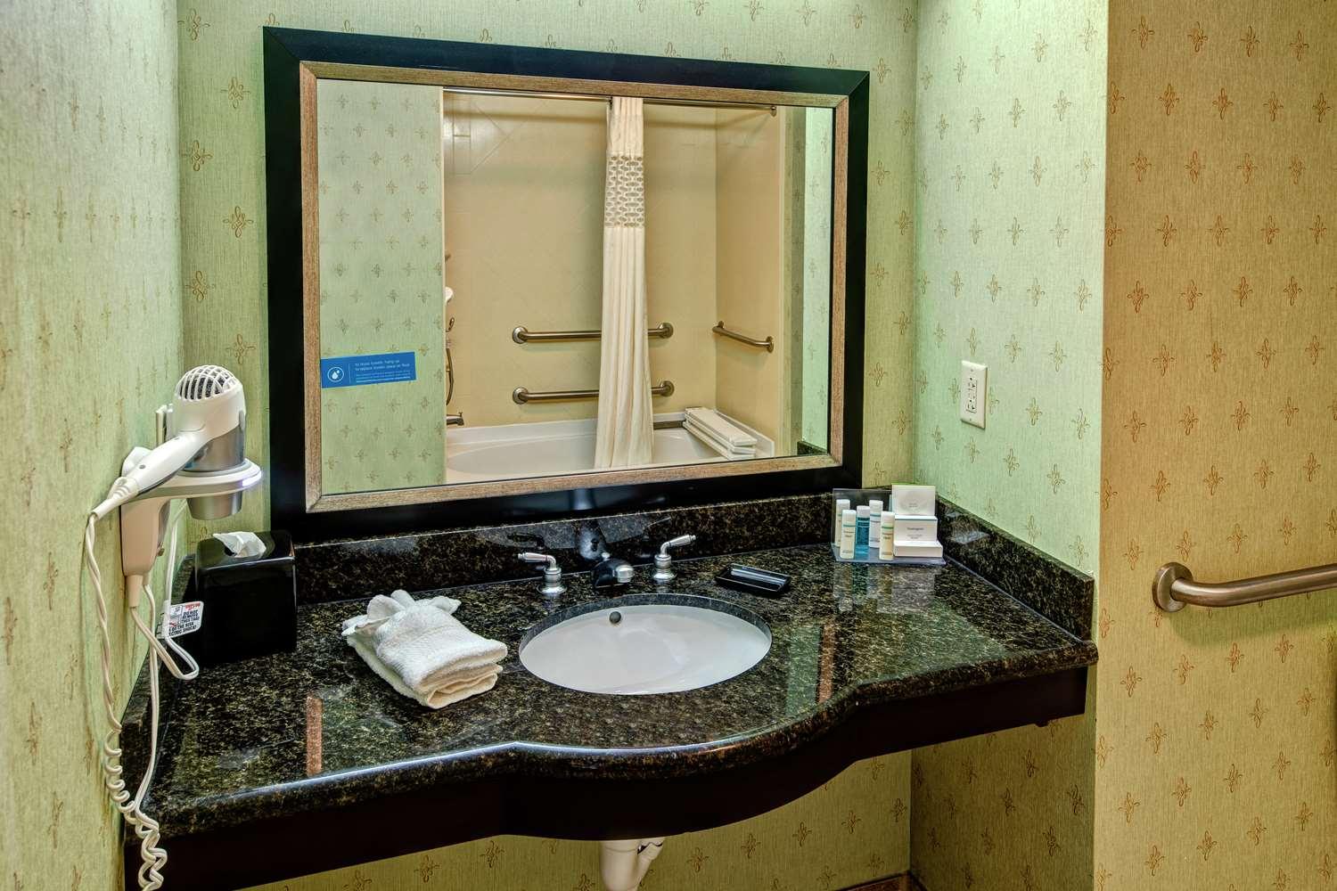 Hampton Inn Crossville — 1