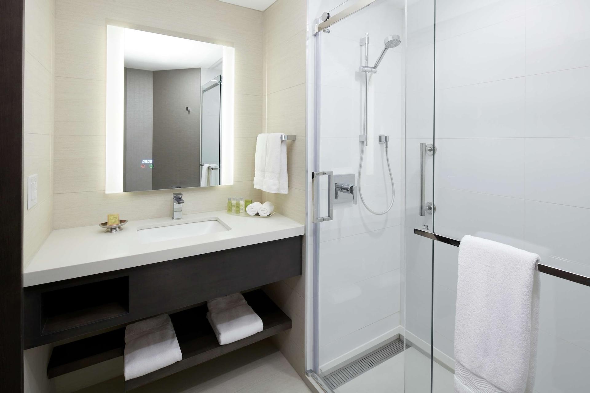 DoubleTree by Hilton Montreal — 7