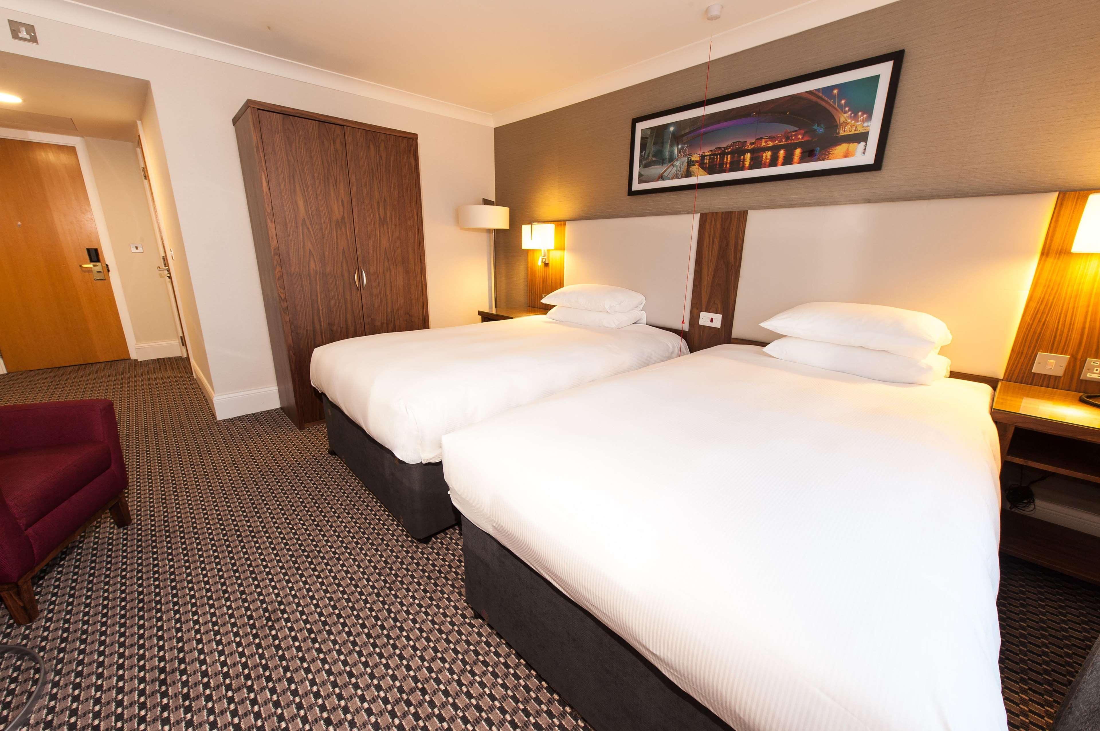 Doubletree By Hilton Strathclyde — 9