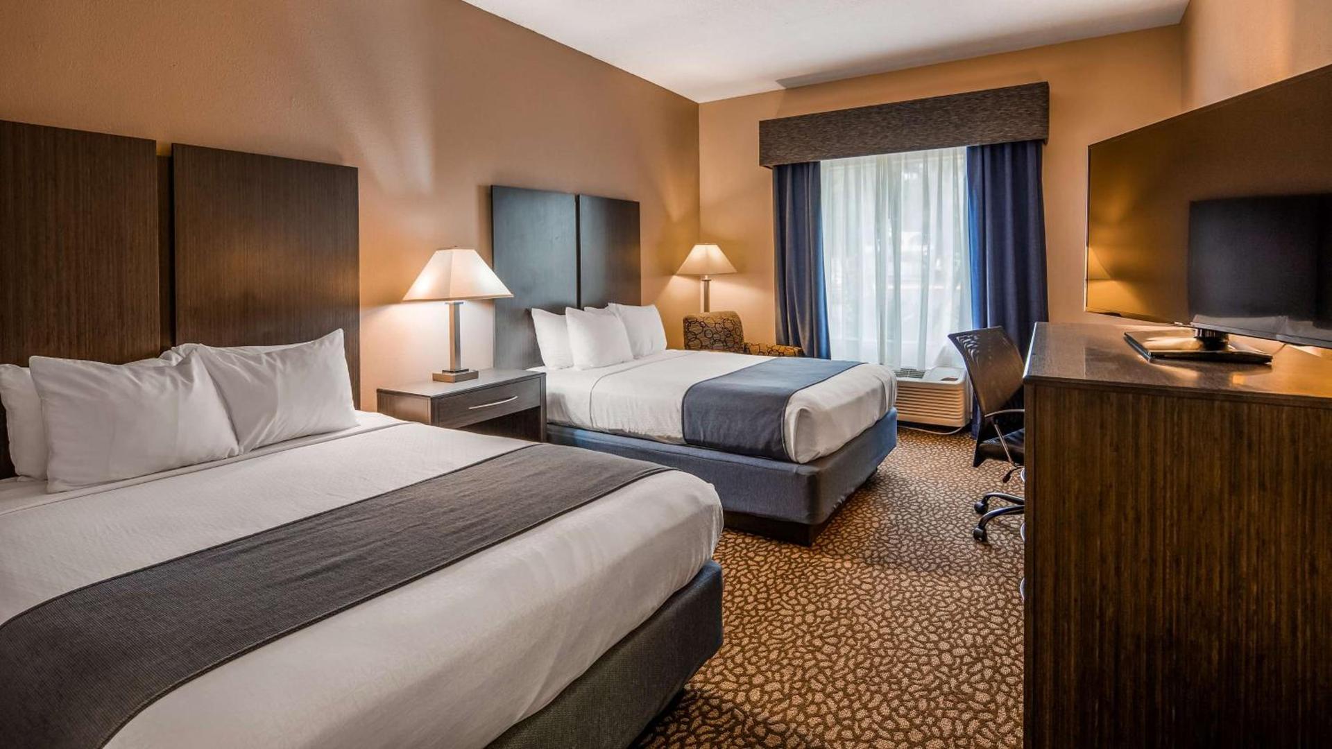 Best Western Plus Bradenton Hotel & Suites — 9