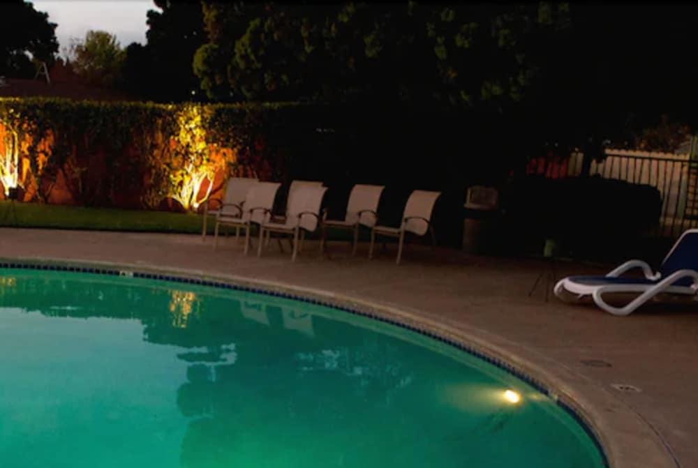 Coral Reef Inn & Suites — 1