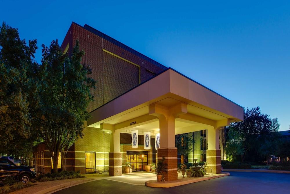 Hampton Inn Richmond West — 9