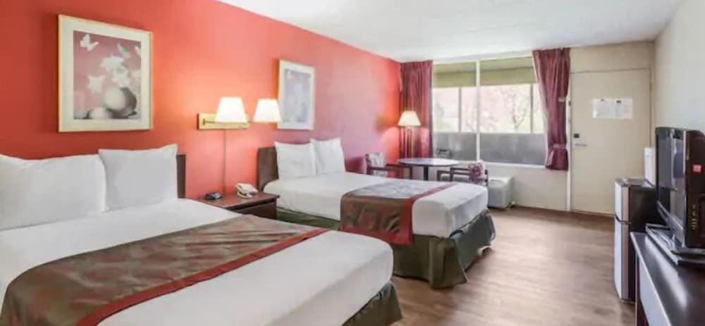 Red Carpet Inn and Suites Hazleton — 6