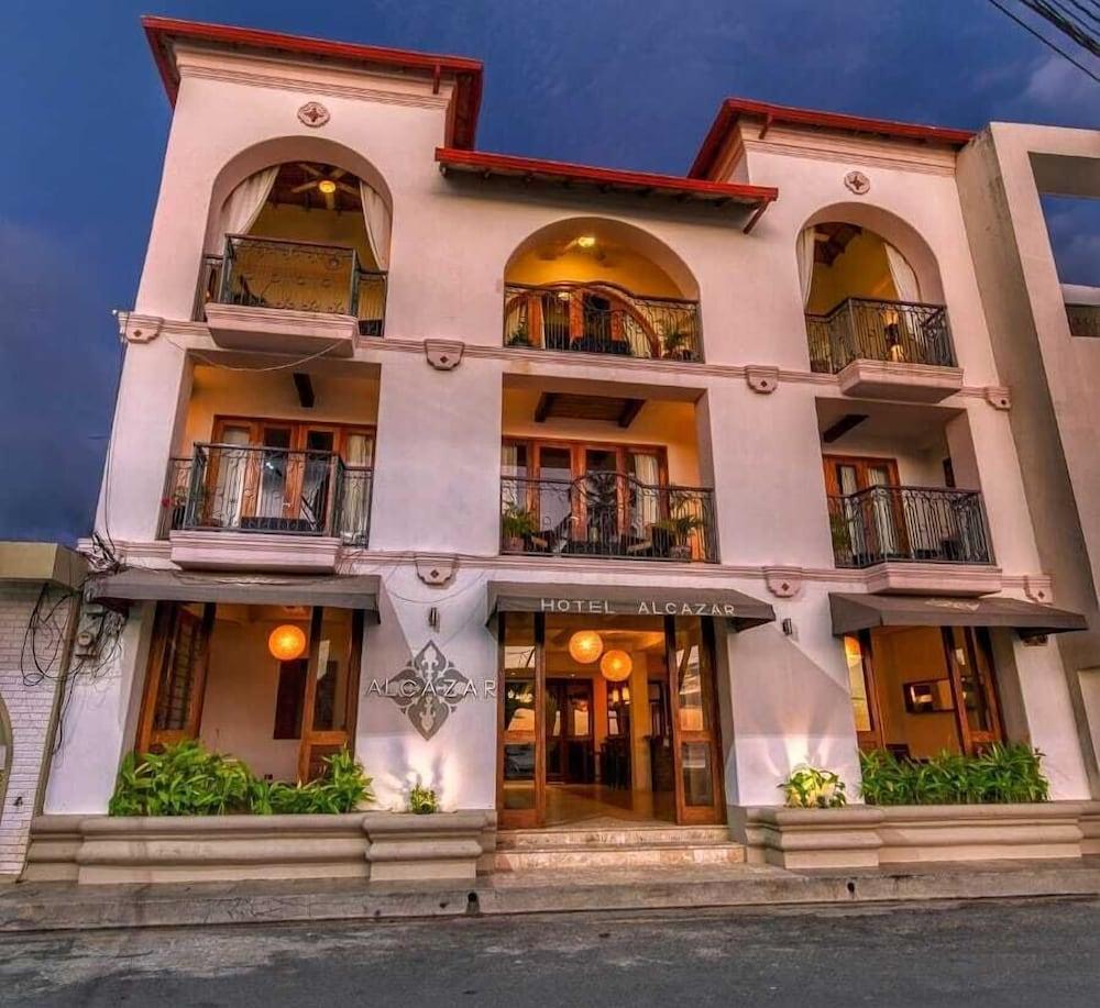 Hotel Alcazar 1182108 — 1