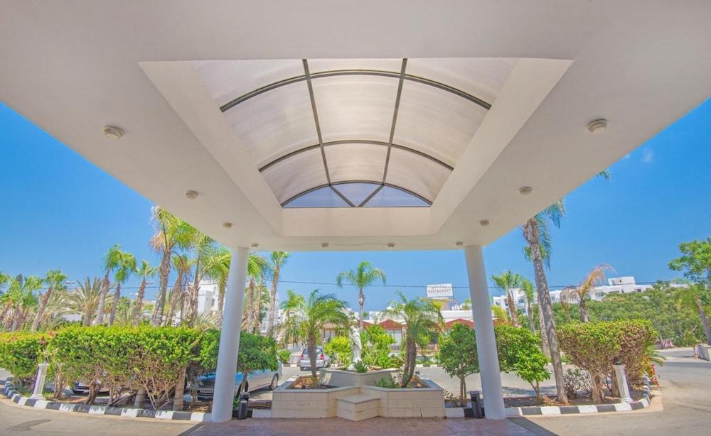 TSOKKOS GARDENS HOTEL — 1