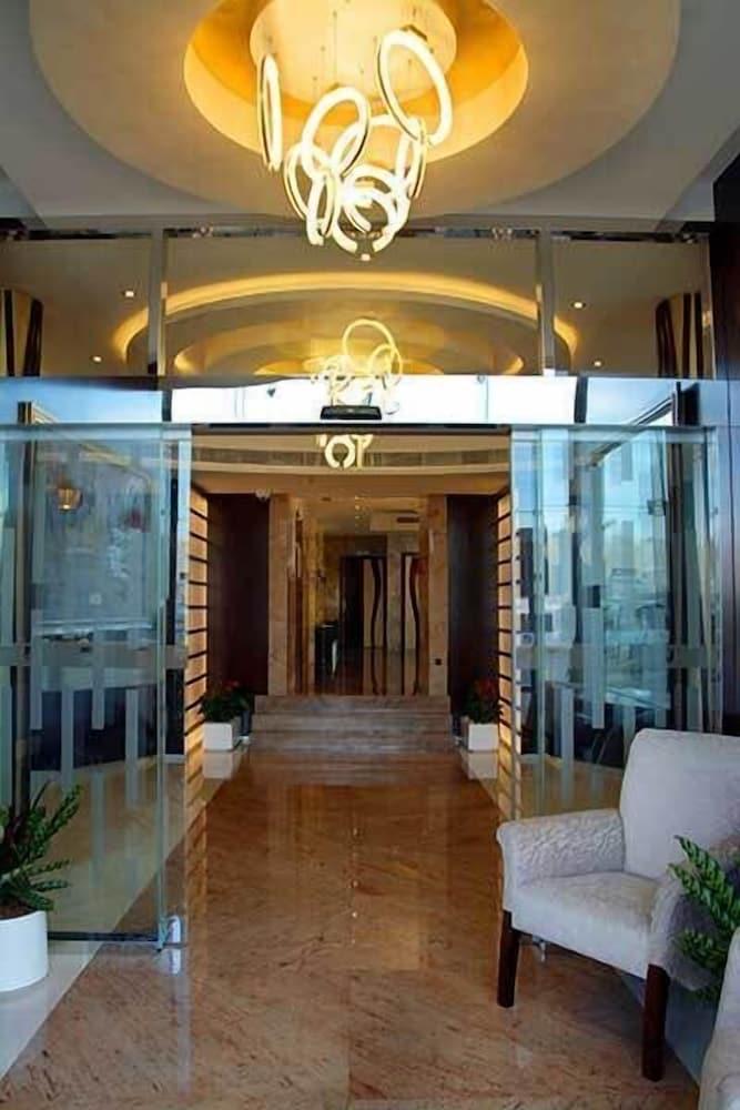 Ewan Ajman Suites Hotel — 10