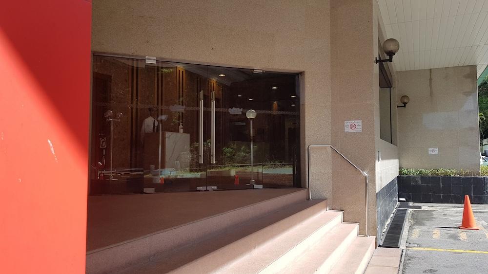 ABDUL RAZAK HOTEL APARTMENTS(MB) 874905 — 8