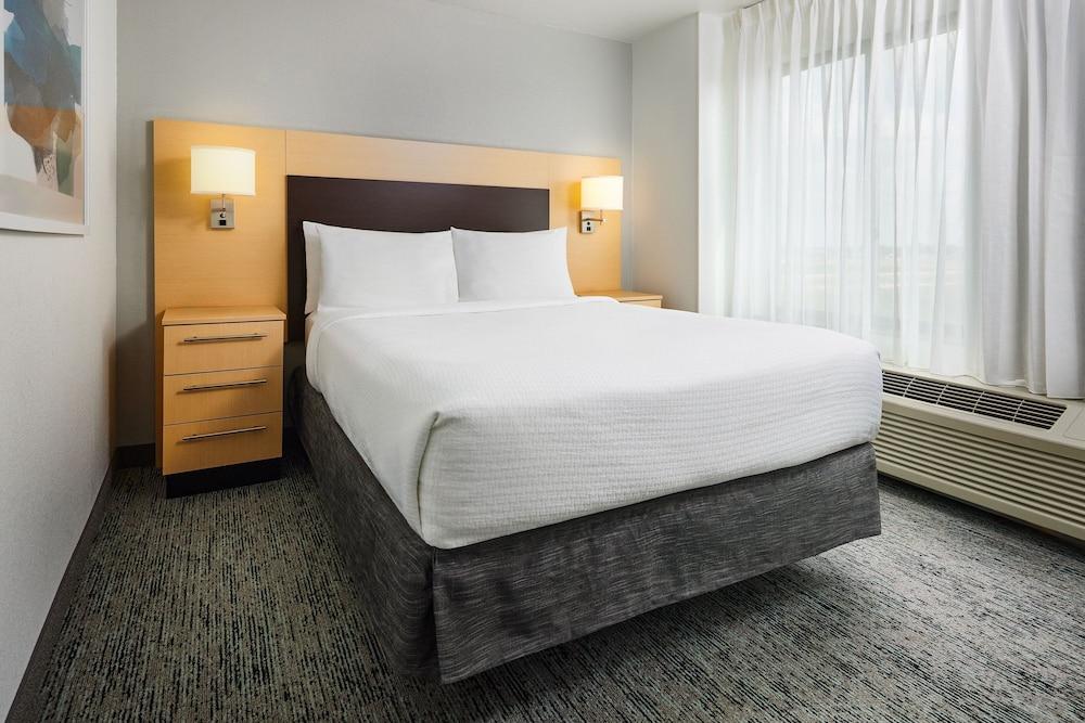 TownePlace Suites Garden City — 10