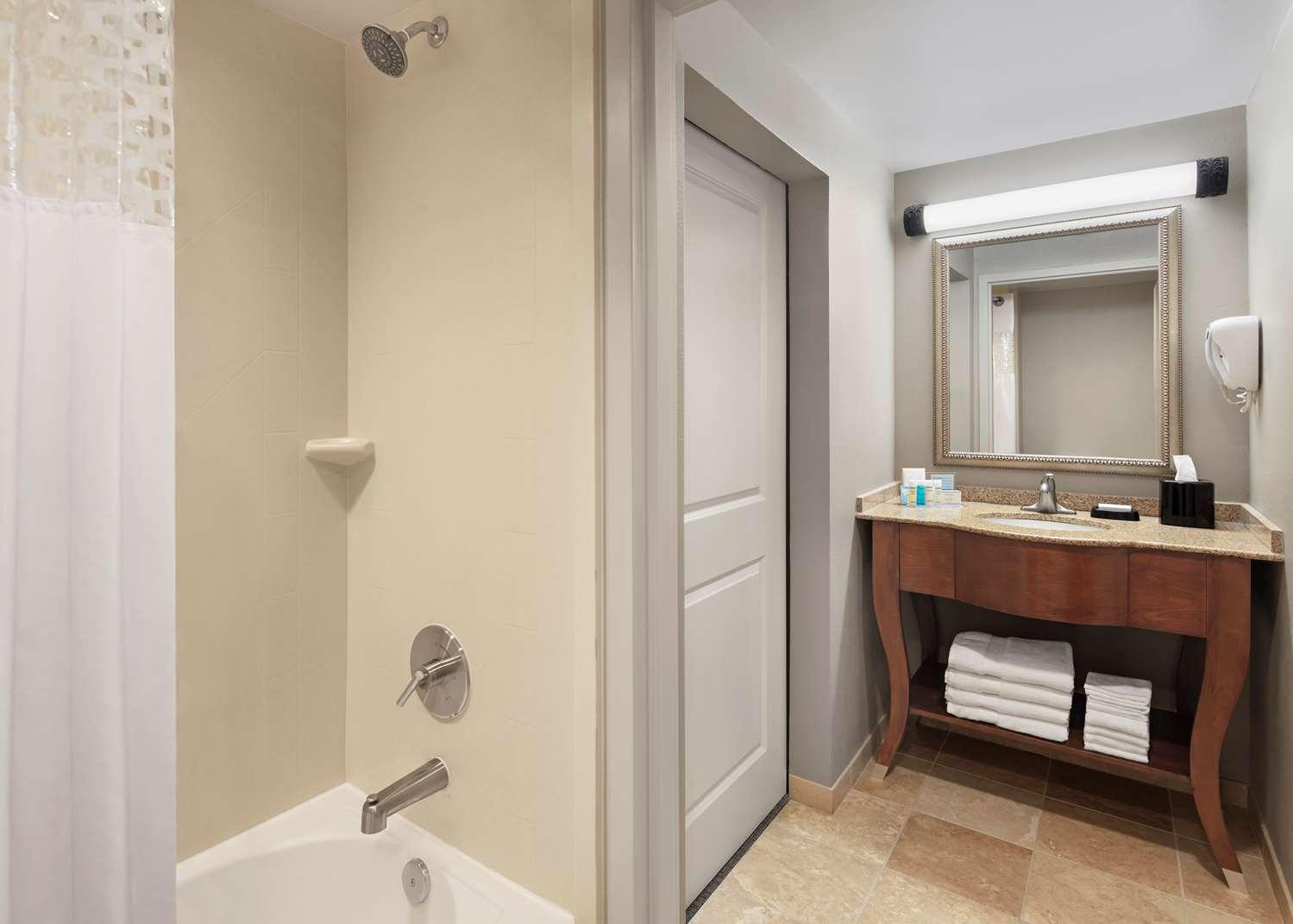 Hampton Inn & Suites Alexandria Old Town Area South — 2