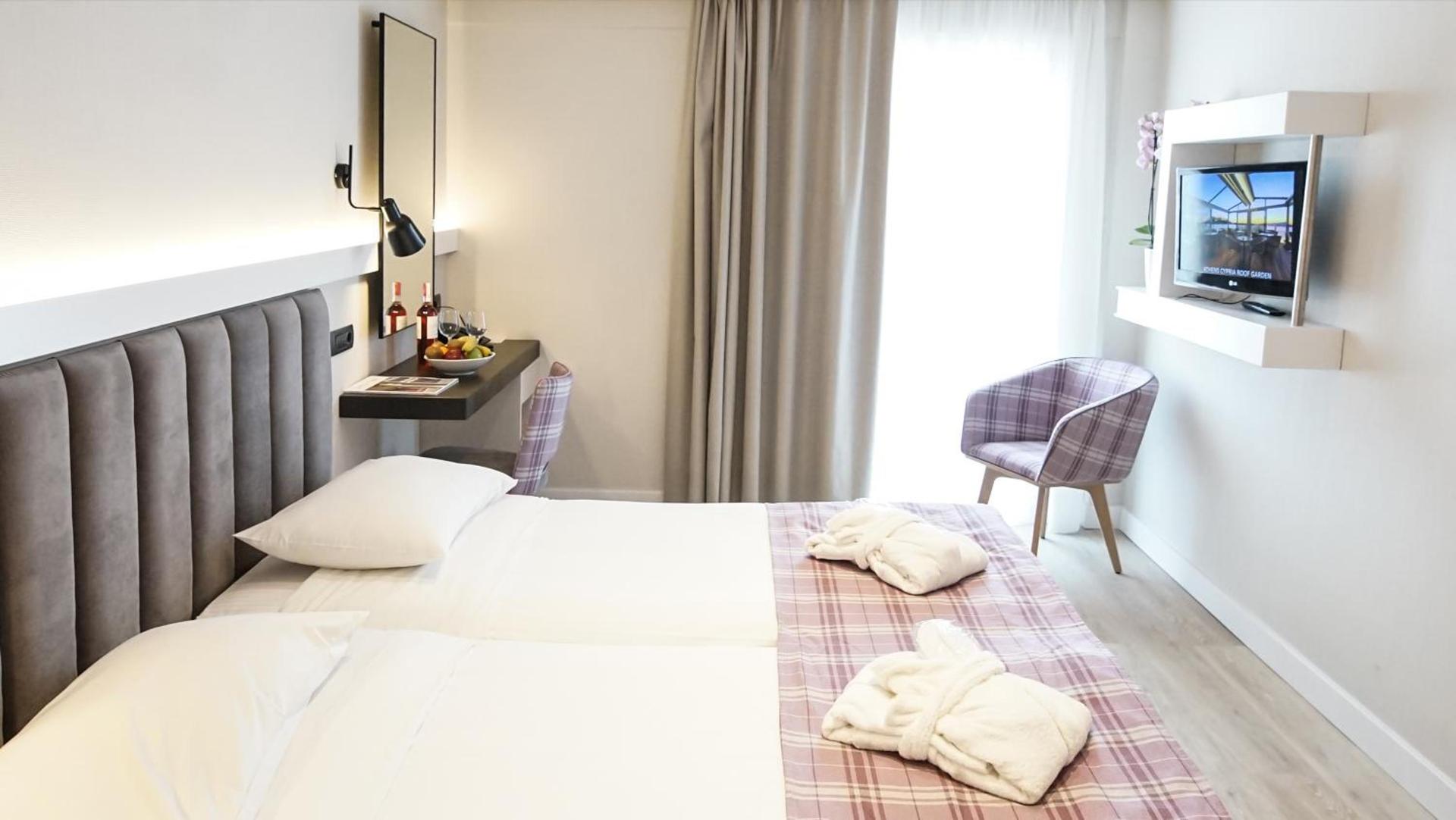 Grand Mercure Dubai City — 1