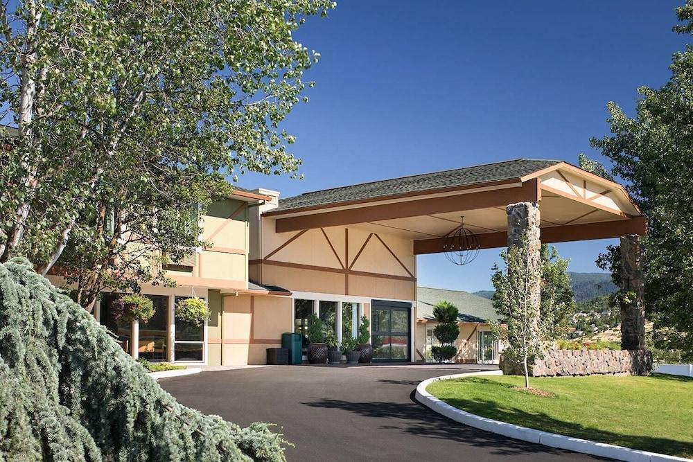 Comfort Inn & Suites Ashland, OR — 3