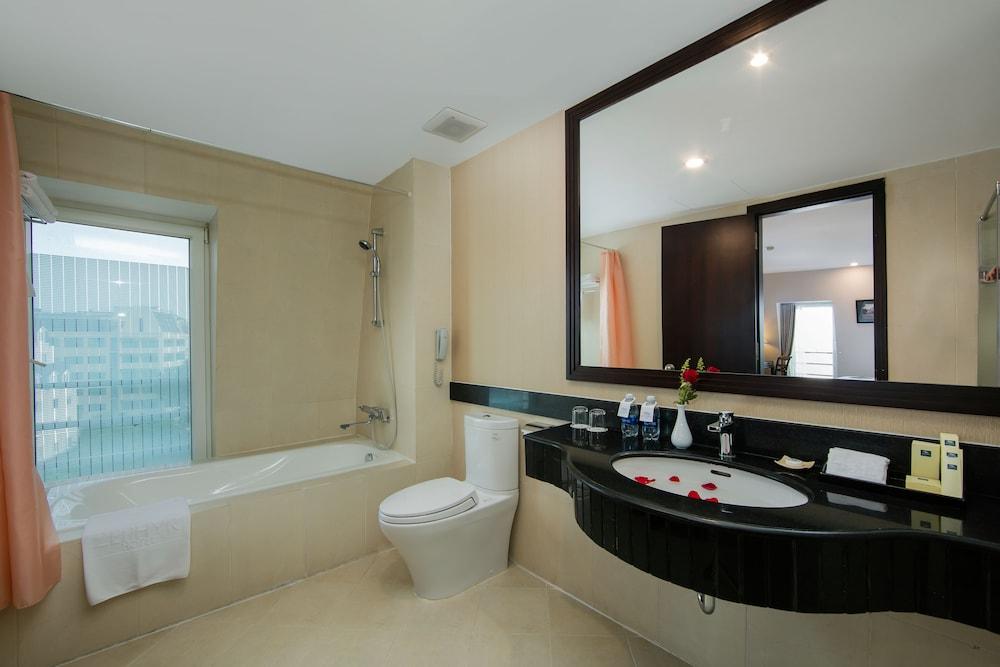 Zephyr Suites Boutique Hotel — 1