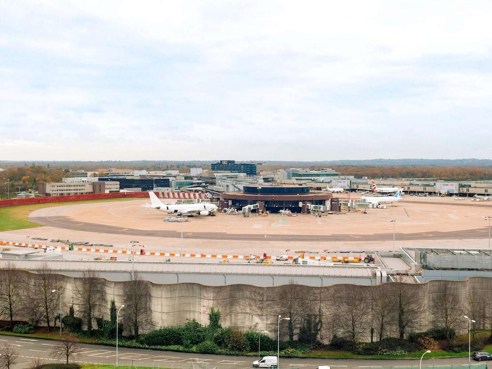 SOFITEL LONDON GATWICK — 1