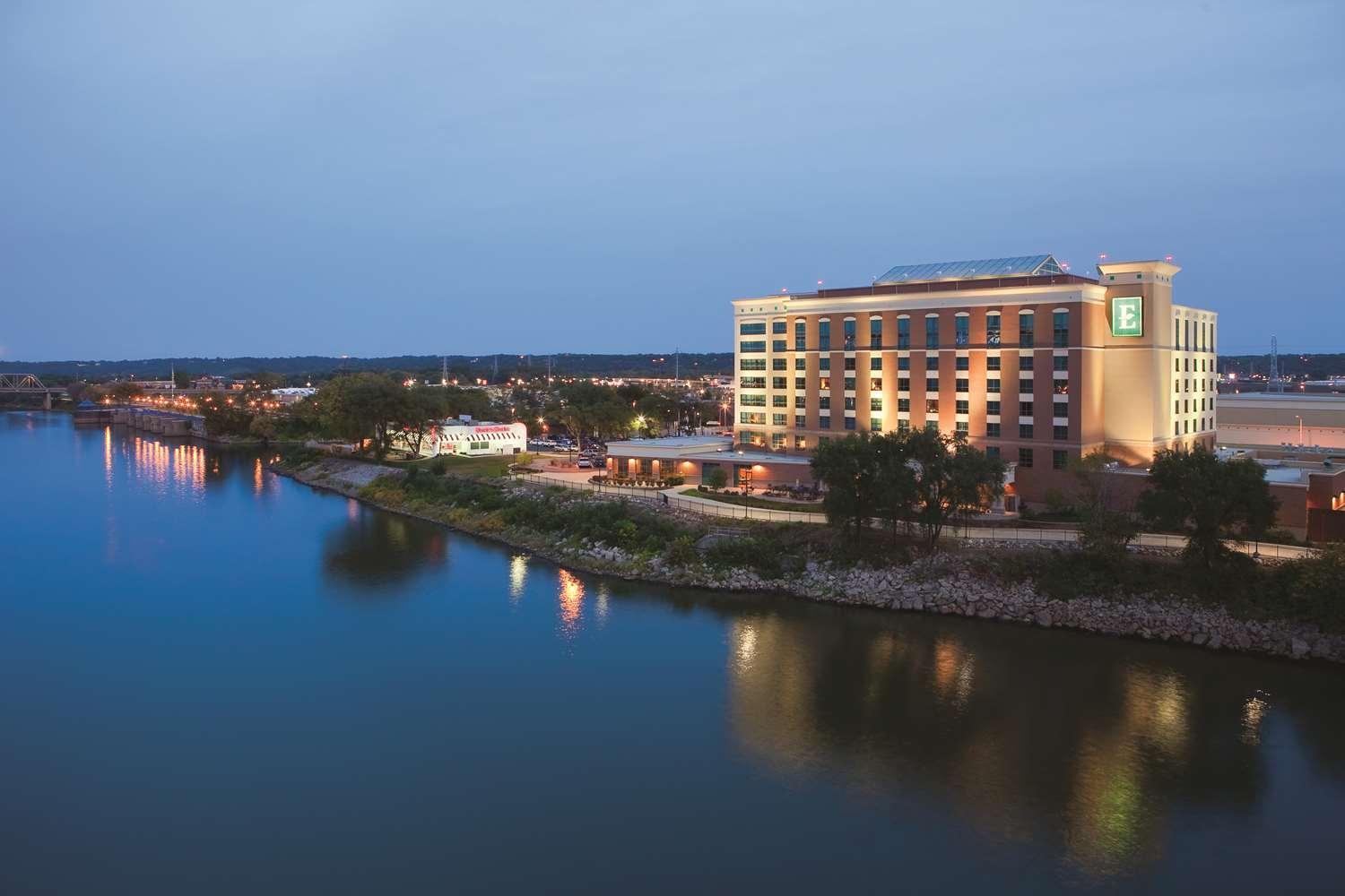 Embassy Suites By Hilton E Peoria Riverfront Conf Center — 8