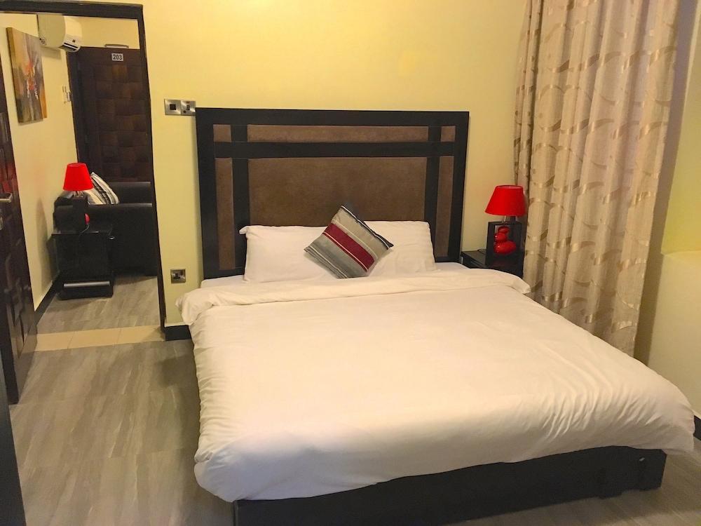 New Avon Hotel — 8