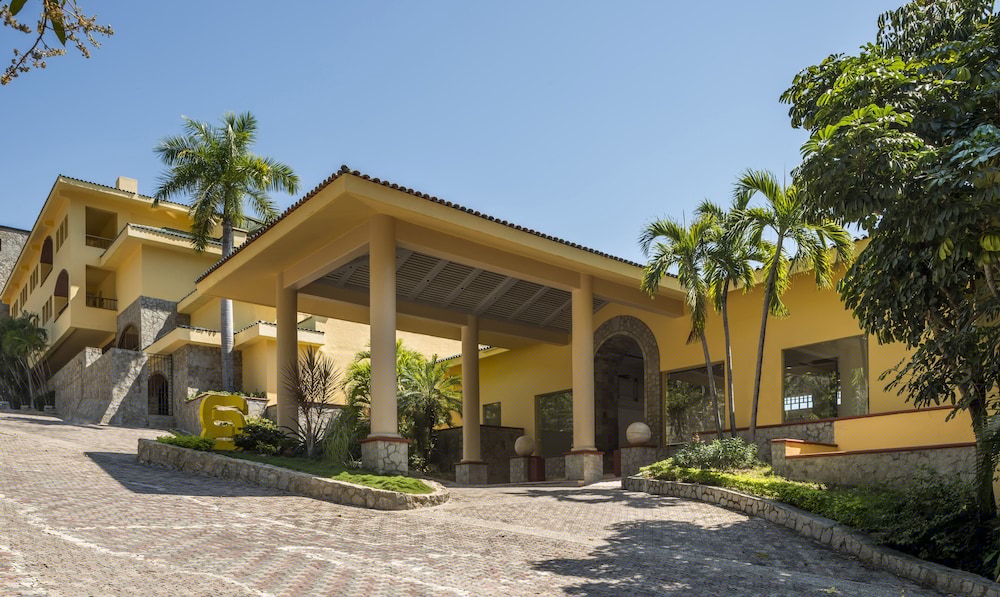 Camino Real Acapulco Diamante — 1
