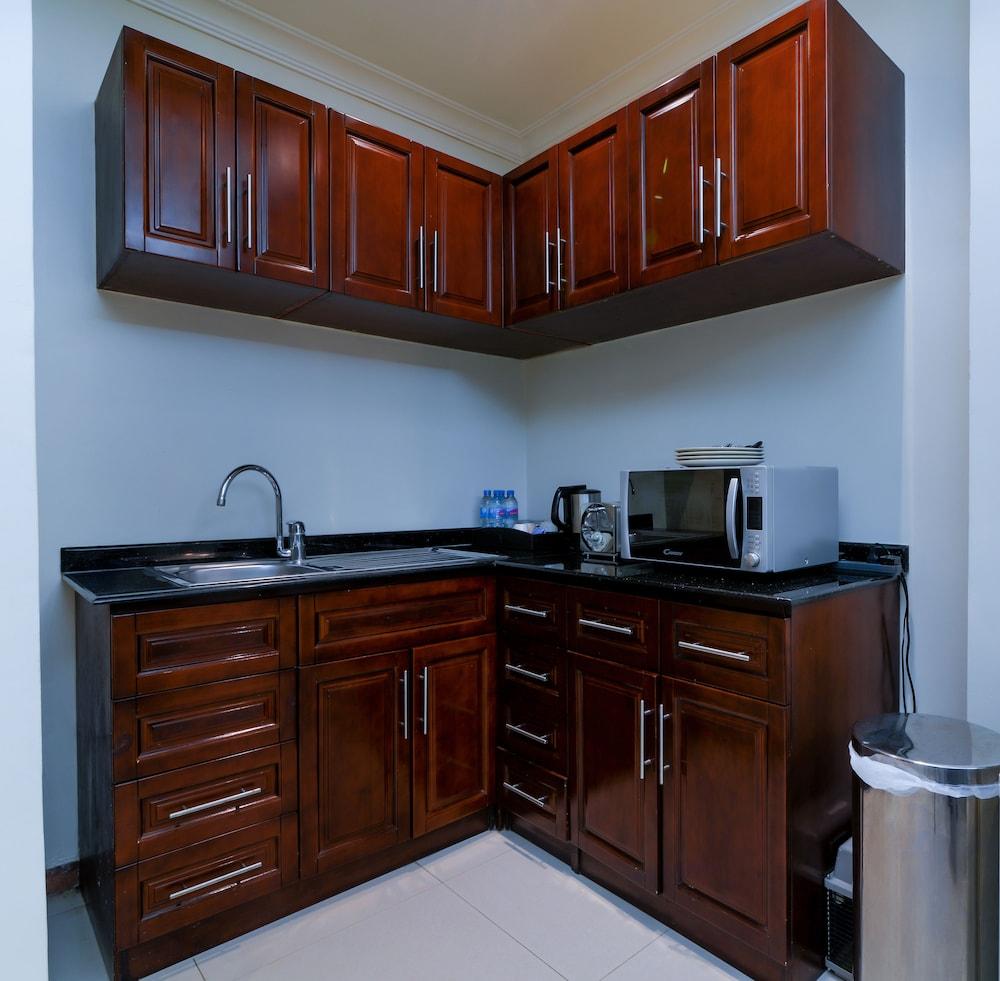 Tanzanite Executive Suites — 7