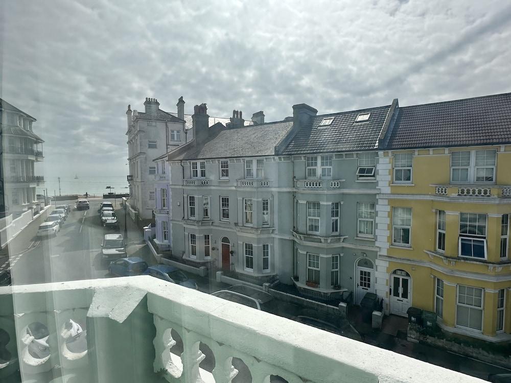 Albert &amp; Victoria — 3