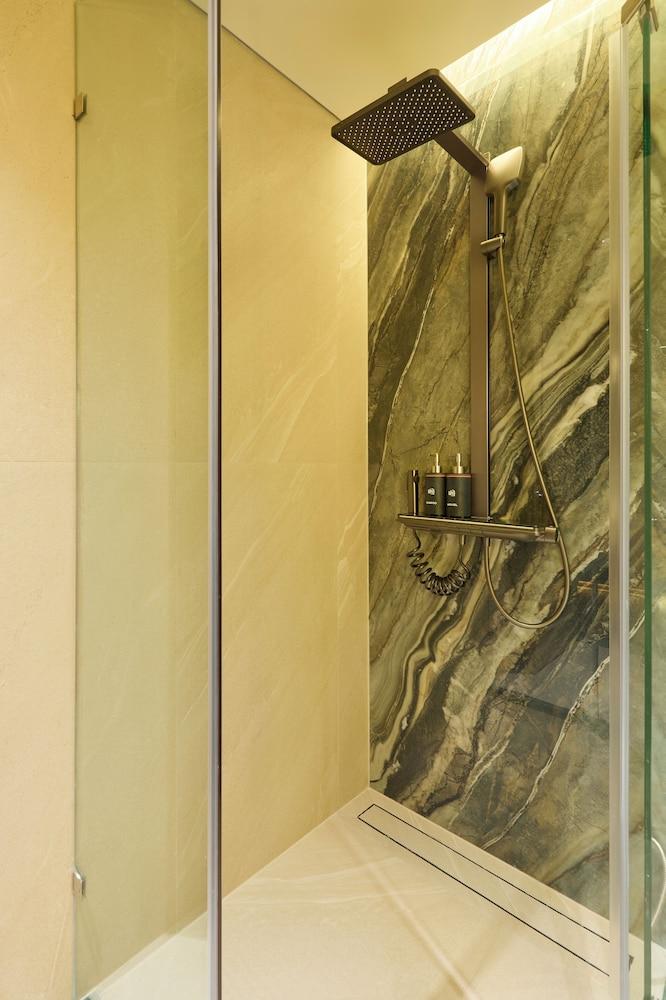 Kin Hotel Ly Tu Trong — 1