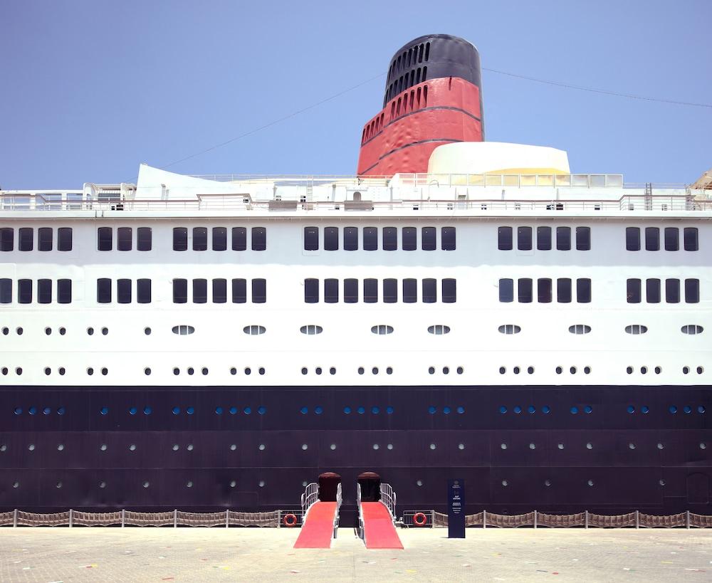 Queen Elizabeth 2