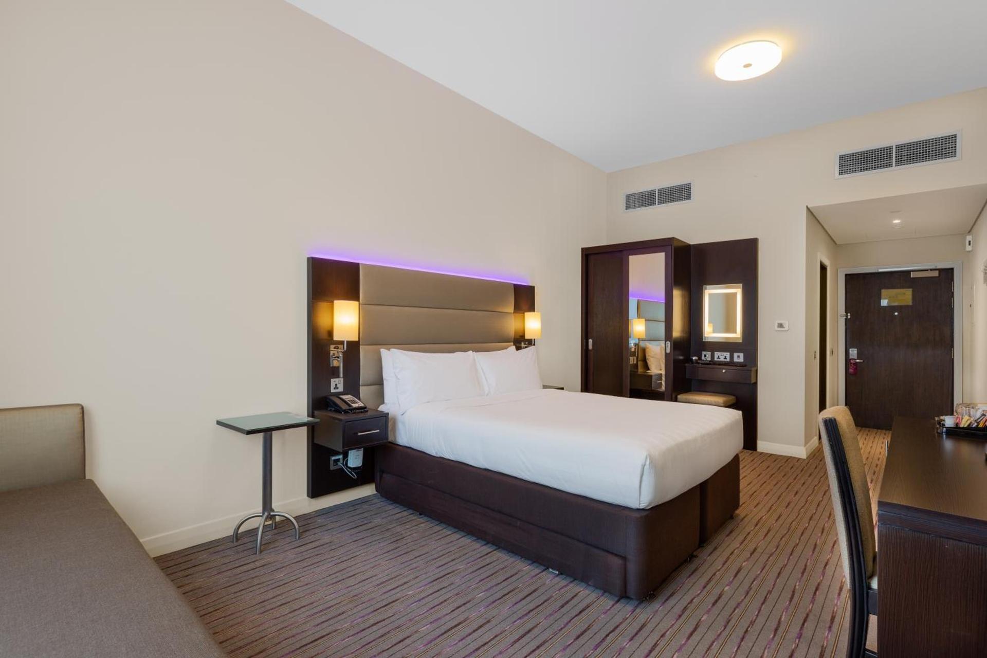Premier Inn Dubai Ibn Battuta Mall — 10