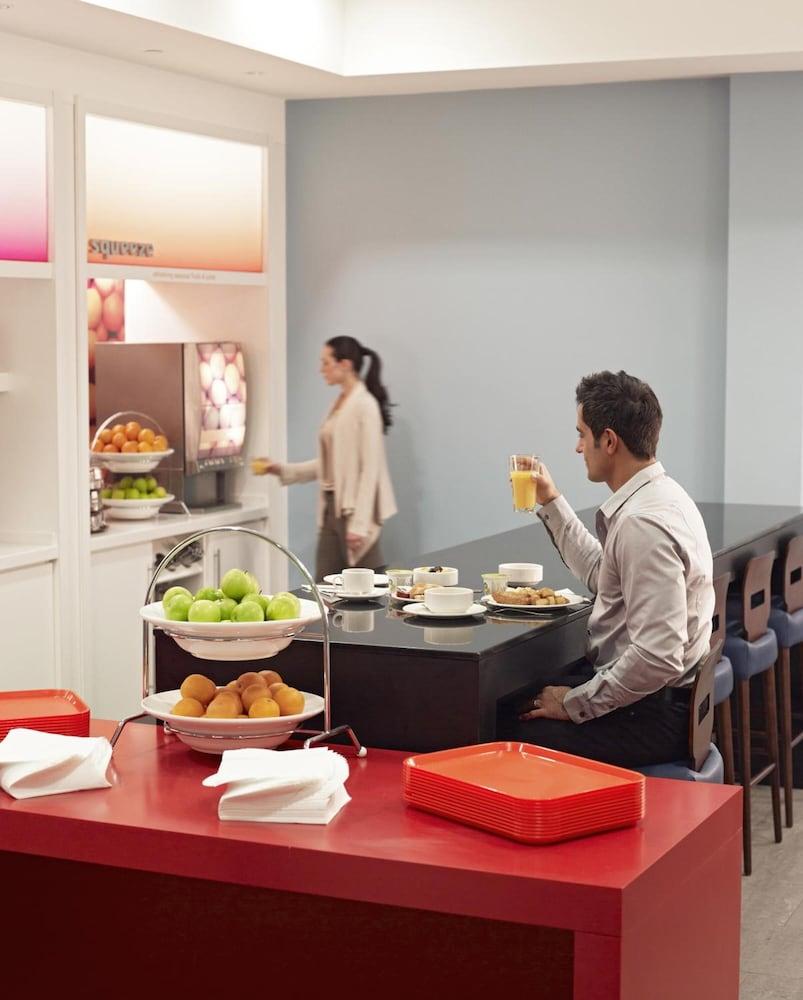 HAMPTON BY HILTON NEWPORT EAST — 6