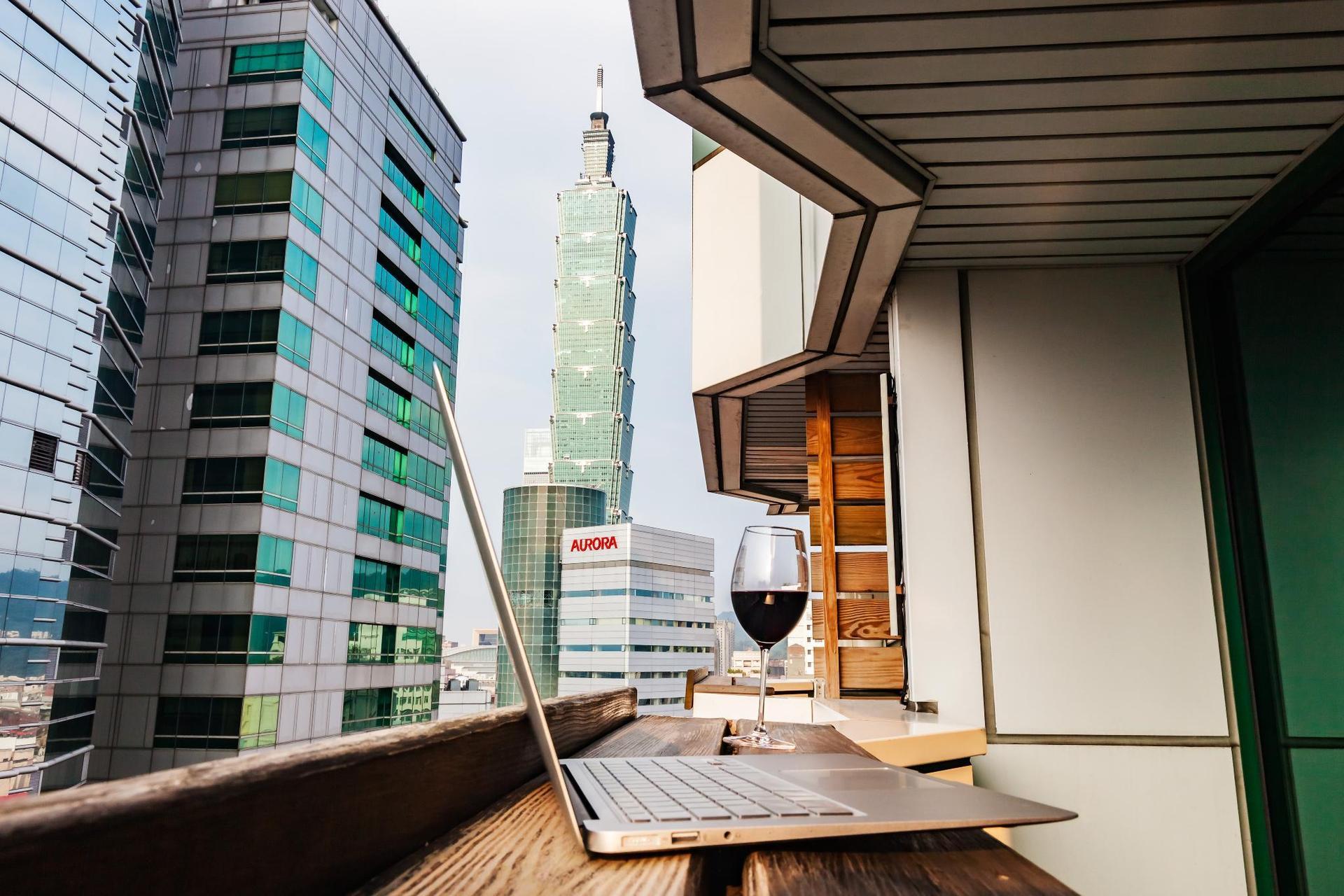 PACIFIC BUSINESS CENTER — 10