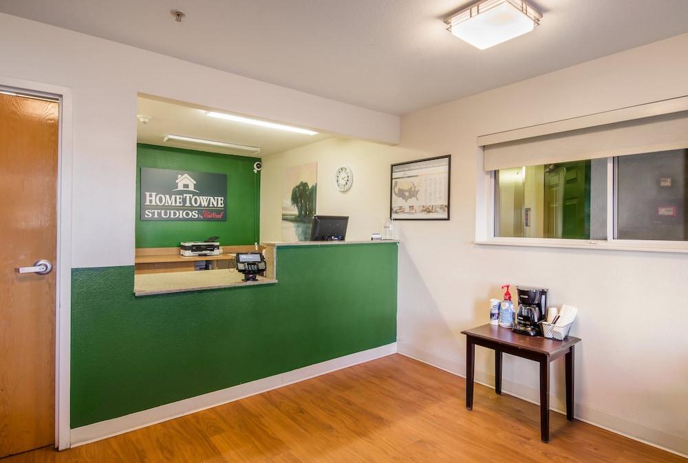 HomeTowne Studios by Red Roof Denver - Airport/Aurora (ex. Crossland Denver - Airport - Aurora) — 7
