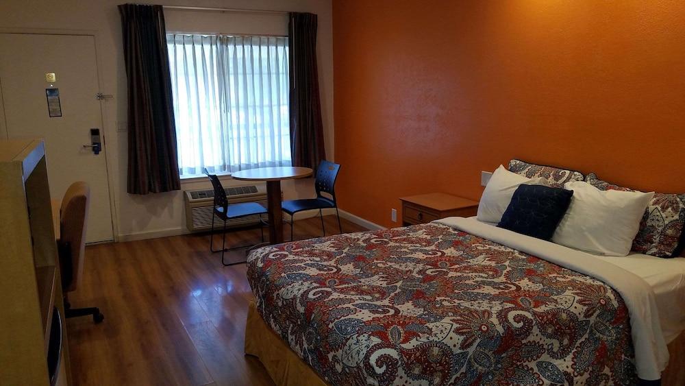Rodeway Inn Alameda-Oakland — 7