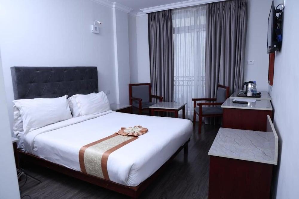 Trinity Hotel — 10