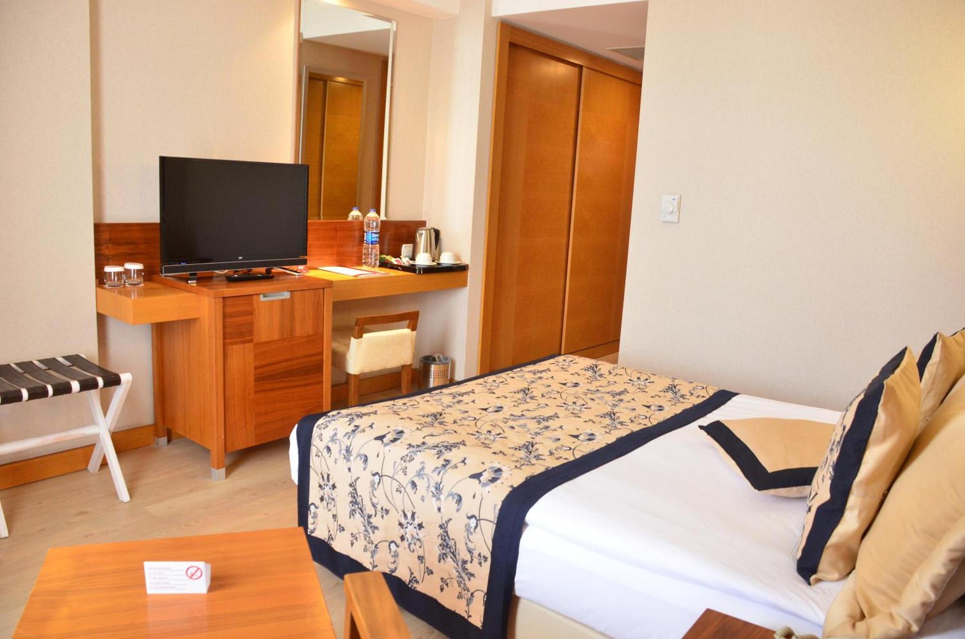 Ibis Styles Dubai Airport — 1