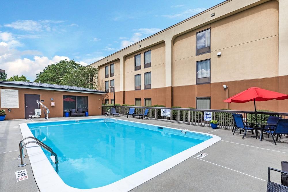 Hampton Inn Aiken — 1