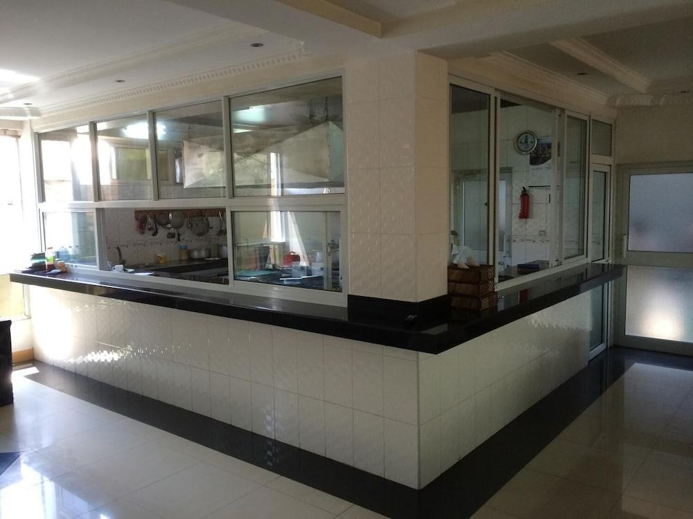 MC ELLYS HOTEL(V) — 3