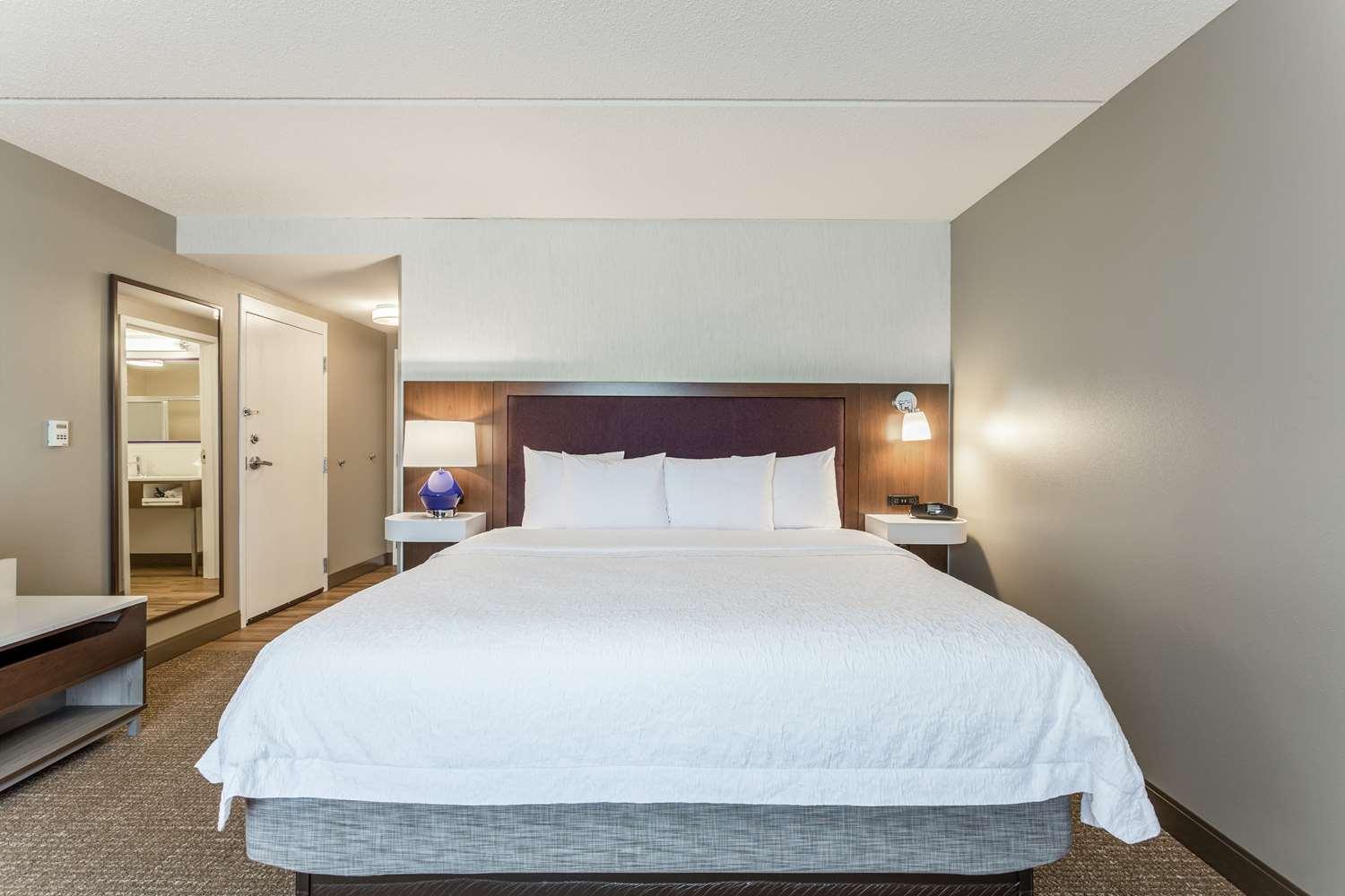 Hampton Inn & Suites Chicago-Libertyville — 8