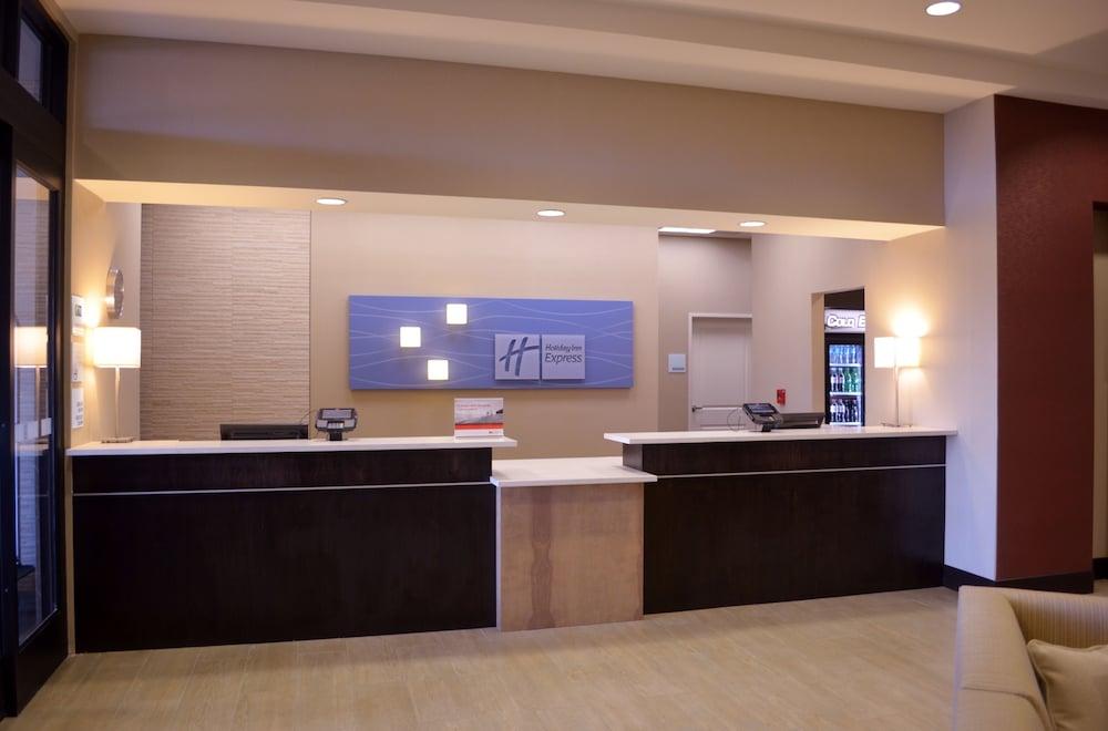 Holiday Inn Express & Suites Denver South - Castle Rock — 4