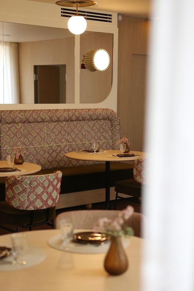 HOSTELLERIE DU CHAPEAU ROUGE — 7