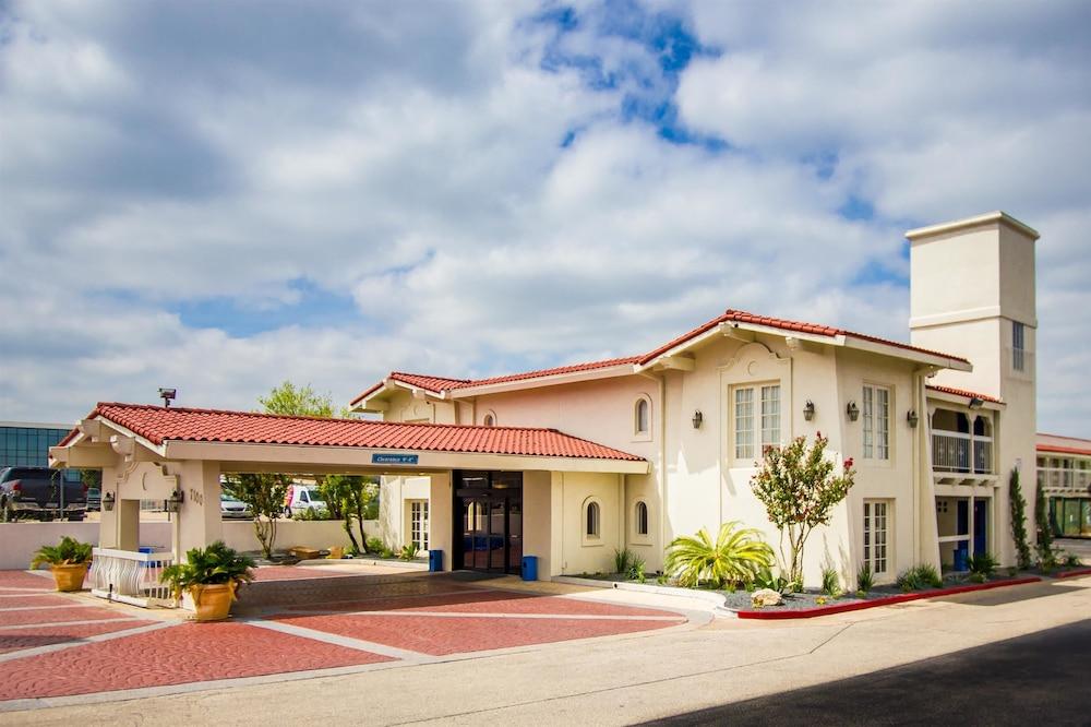 Motel6 Austin, TX - Midtown — 1