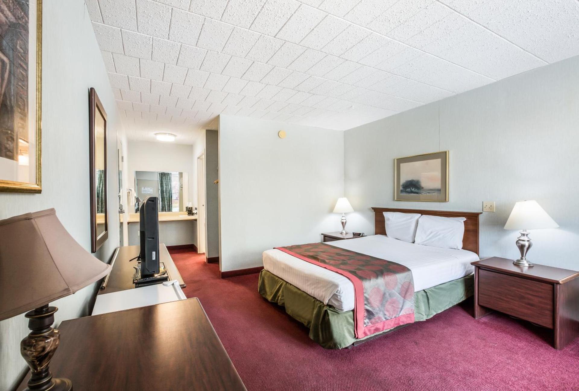Red Carpet Inn and Suites Hazleton — 8