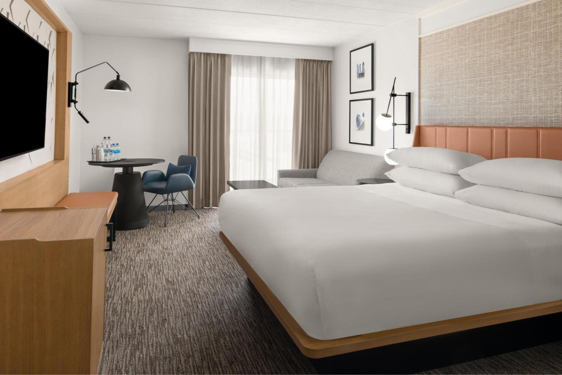 SHERATON MILWAUKEE BROOKFIELD HOTEL — 8