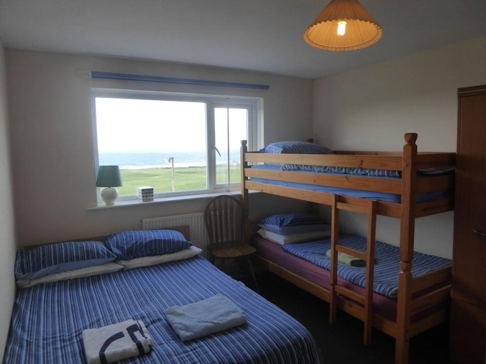 Longbeach Hotel - Hostel — 9