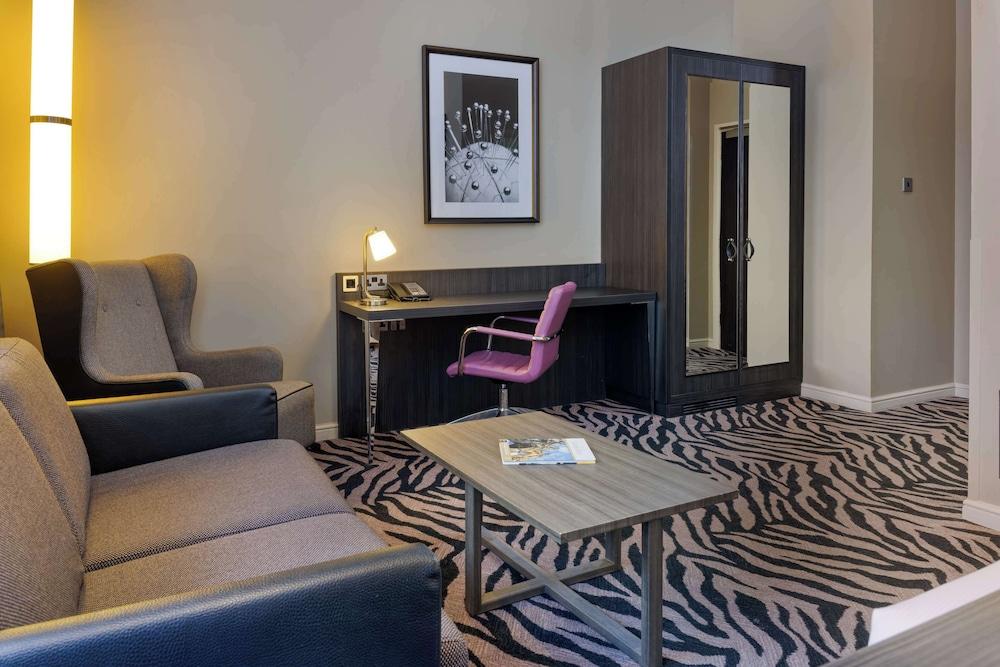 Doubletree By Hilton Edinburgh City Centre — 1