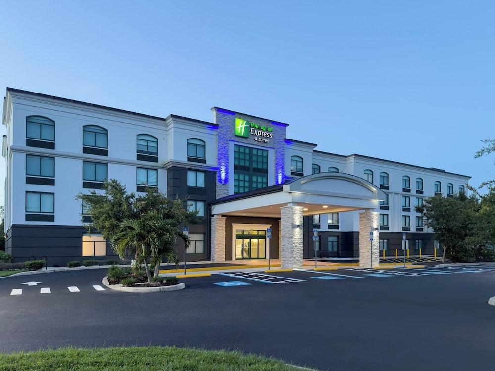 Holiday Inn Express & Suites Bradenton East-Lakewood Ranch — 2