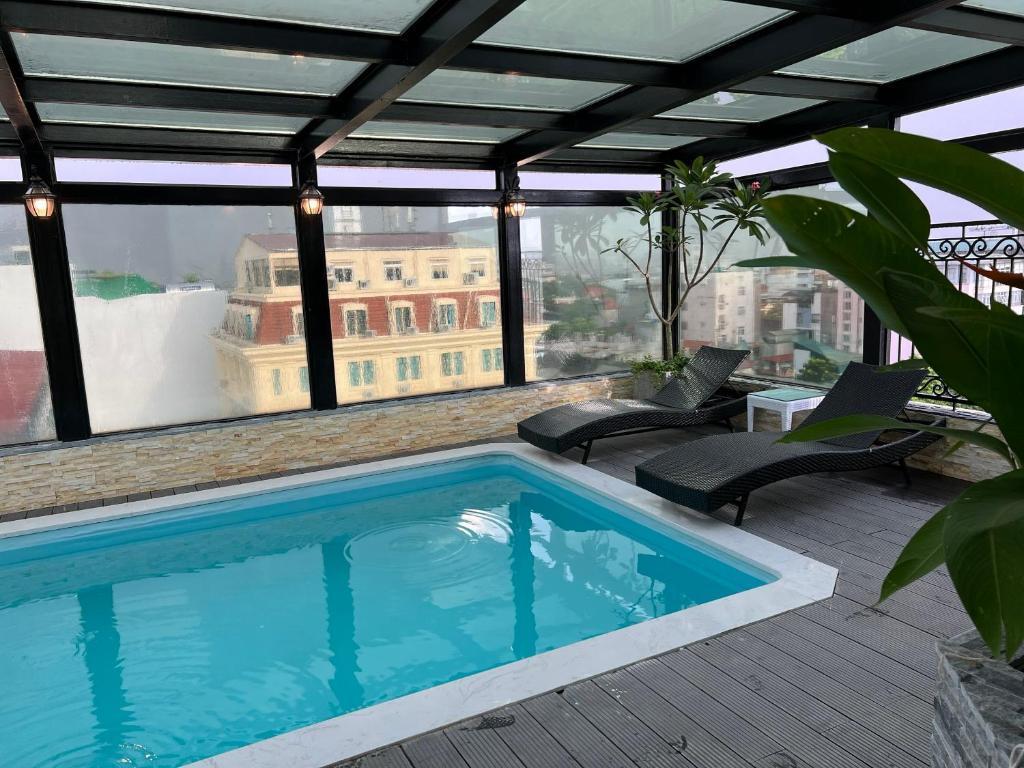 SKYLARK HOTEL — 1