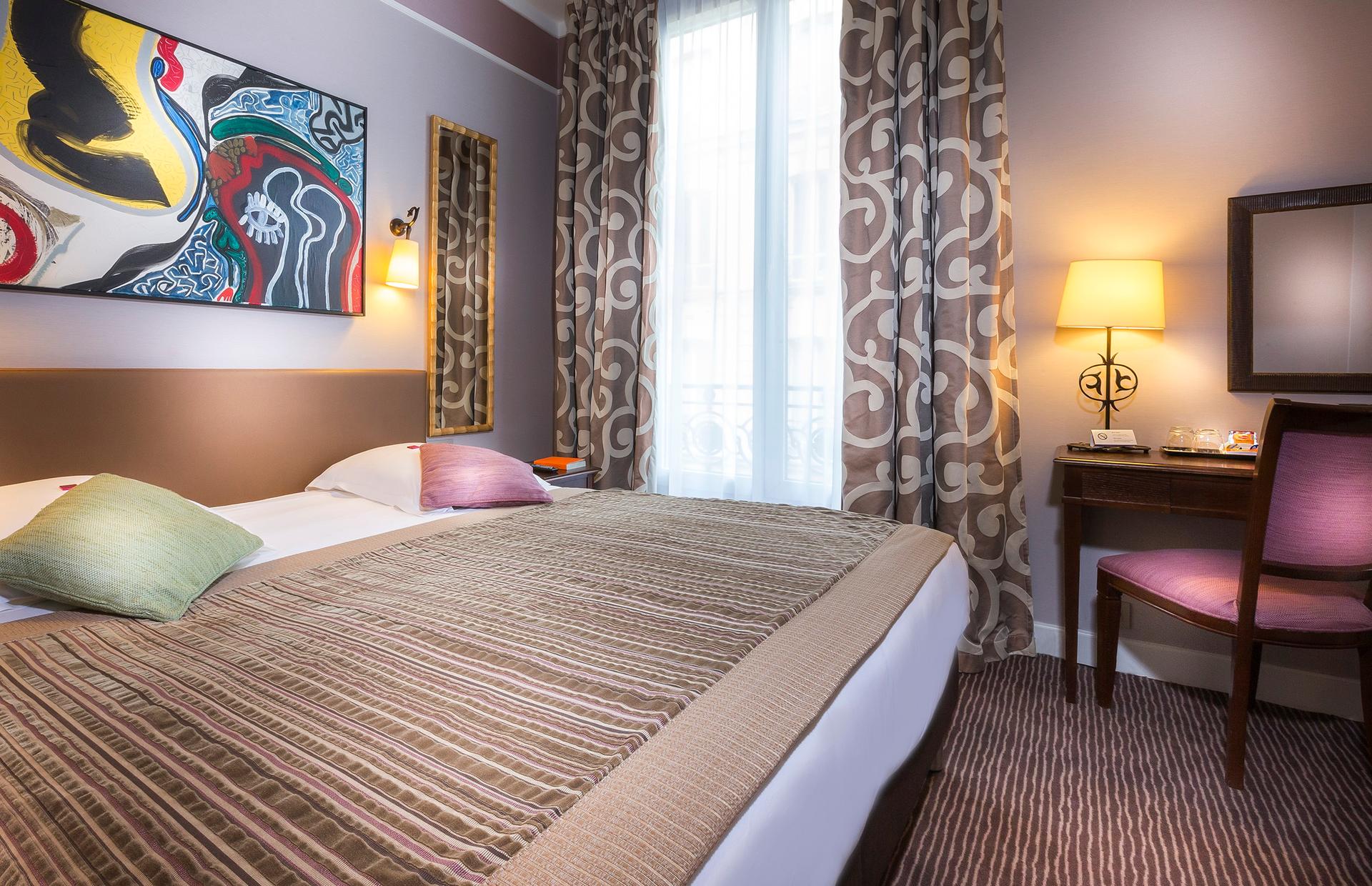 Hotel Du Bois Champs-Elysees 7144 — 9