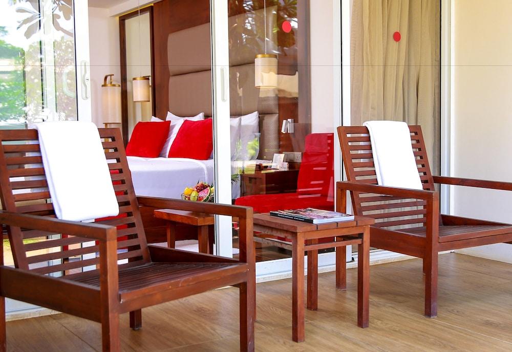 Pegasus Reef Hotel — 1