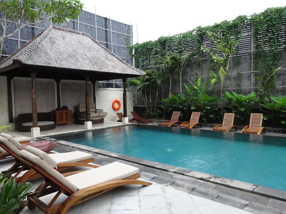 THE UBUD VILLAGE HOTEL AT MONKEY FOREST 62934 — 1